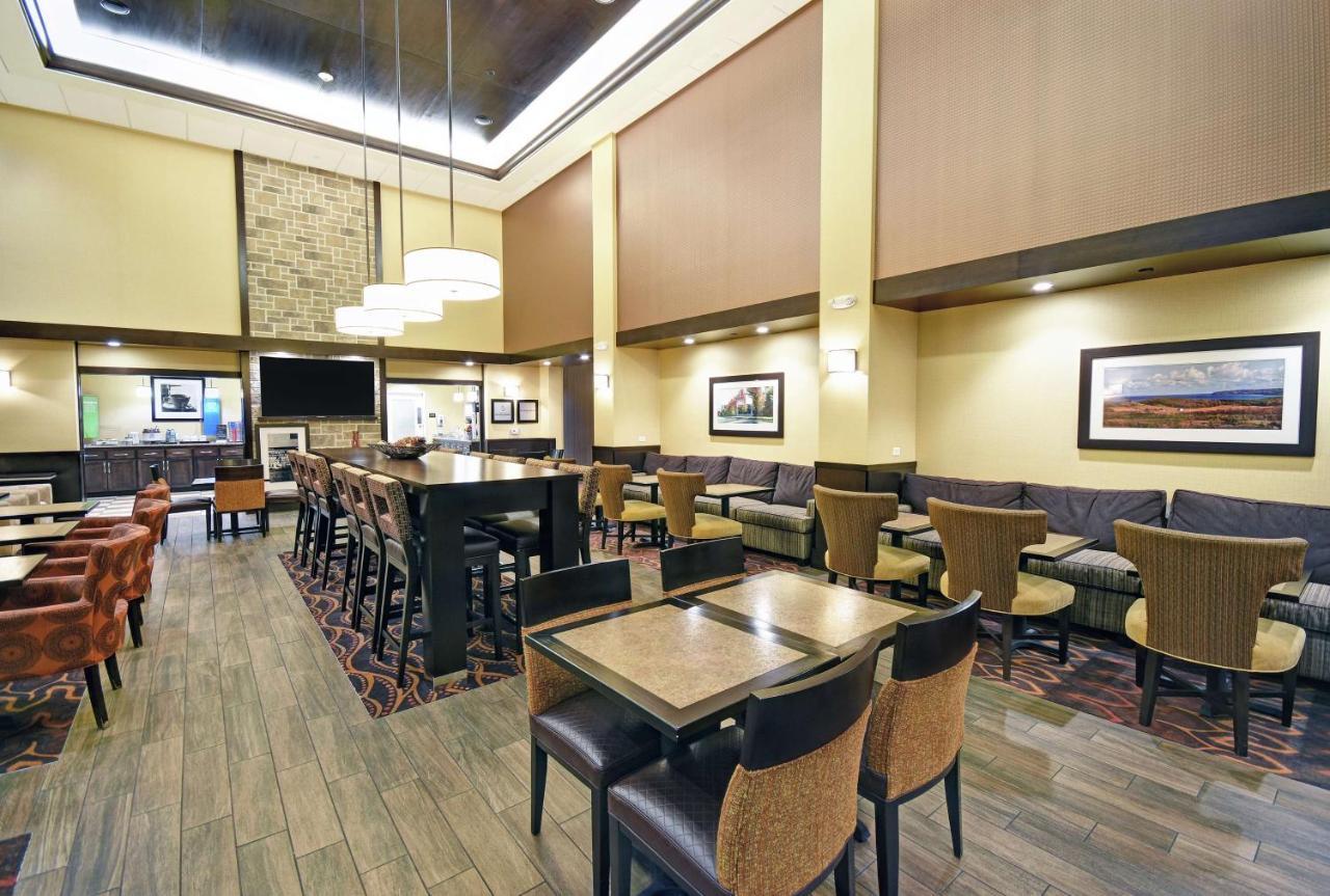 Hampton Inn & Suites Milwaukee/Franklin Franklin  Екстериор снимка