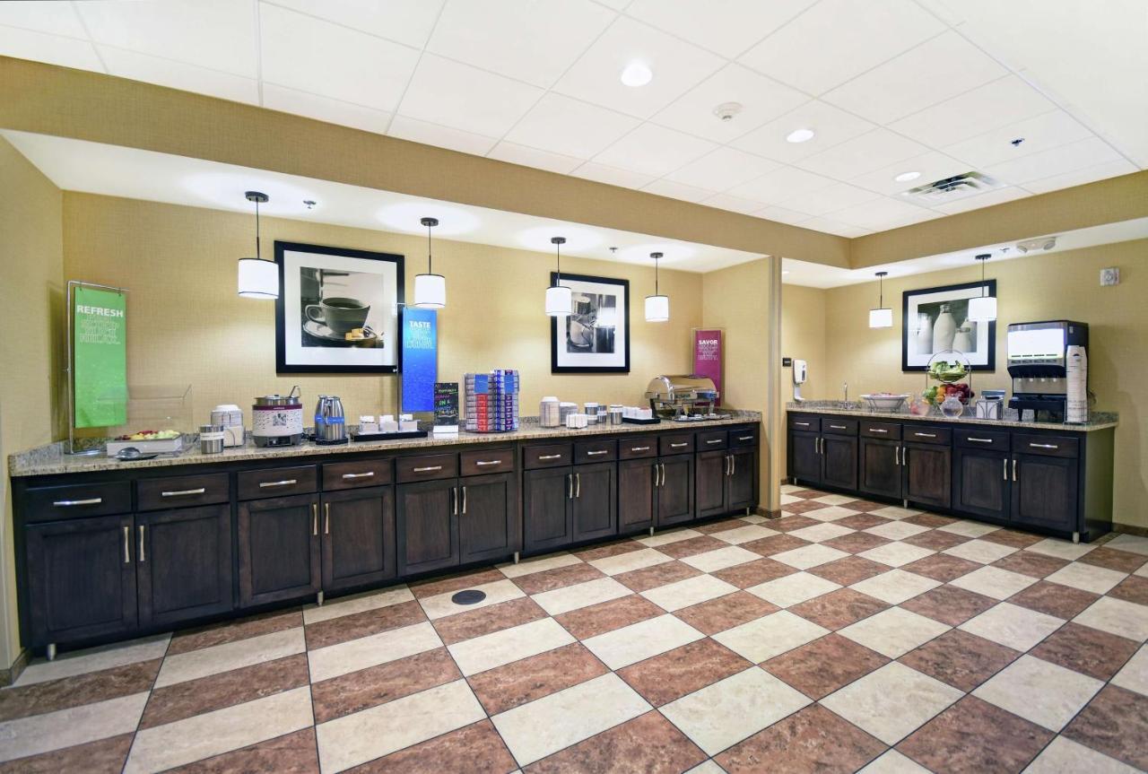 Hampton Inn & Suites Milwaukee/Franklin Franklin  Екстериор снимка