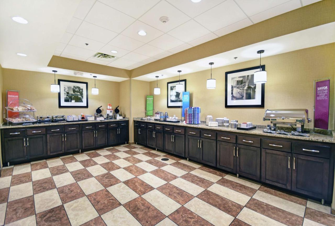 Hampton Inn & Suites Milwaukee/Franklin Franklin  Екстериор снимка