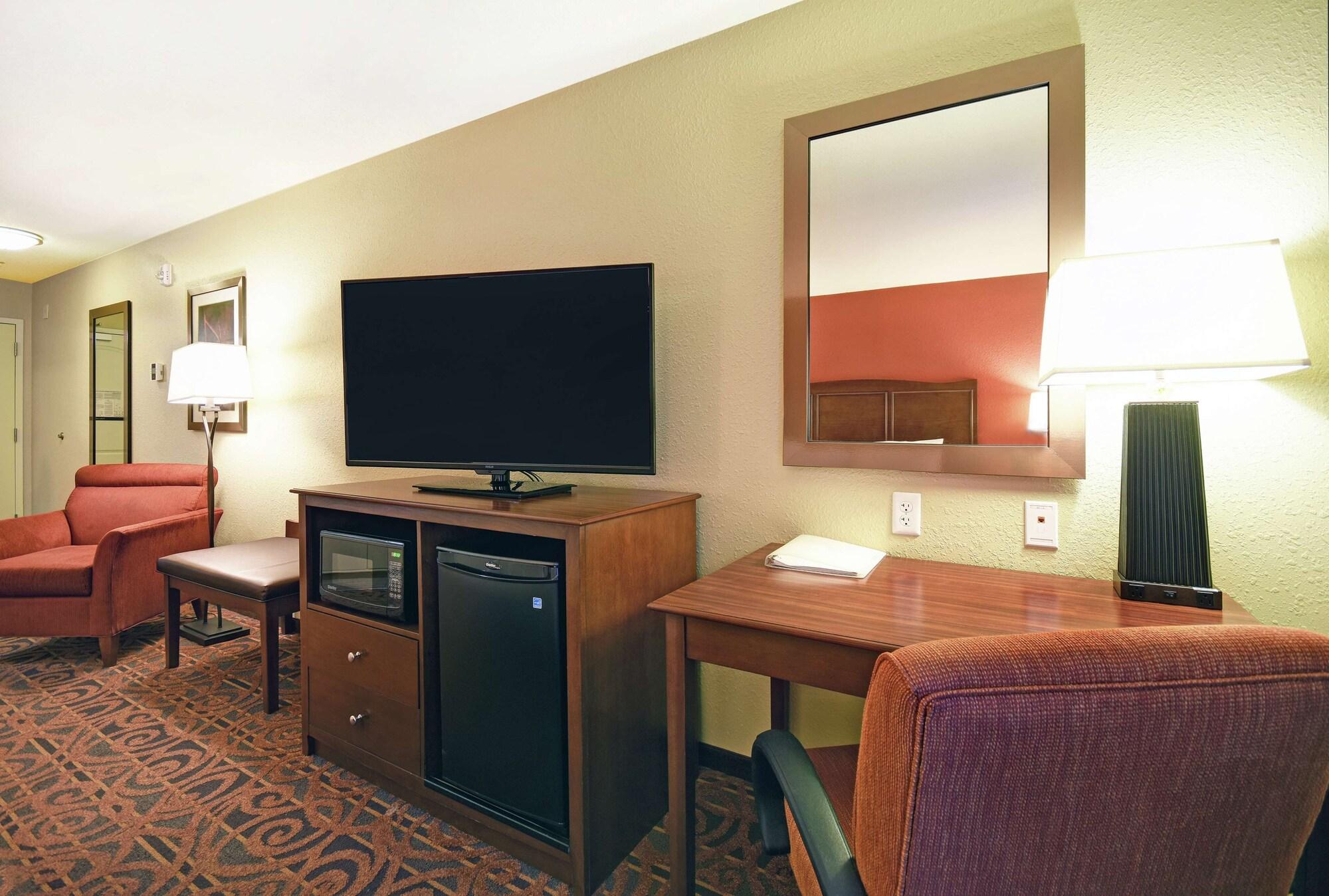 Hampton Inn & Suites Milwaukee/Franklin Franklin  Екстериор снимка